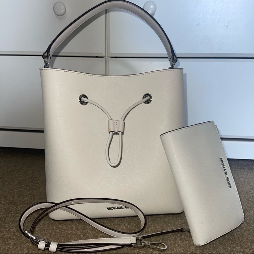 NWT Michael Kors Bucket Messenger & Wallet